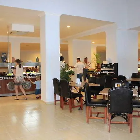 אתר נופש Larissa Club 4*