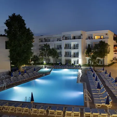Larissa Club אתר נופש 4*
