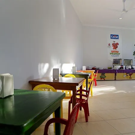 Larissa Club منتجع