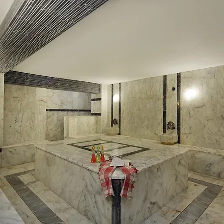 Larissa Club منتجع